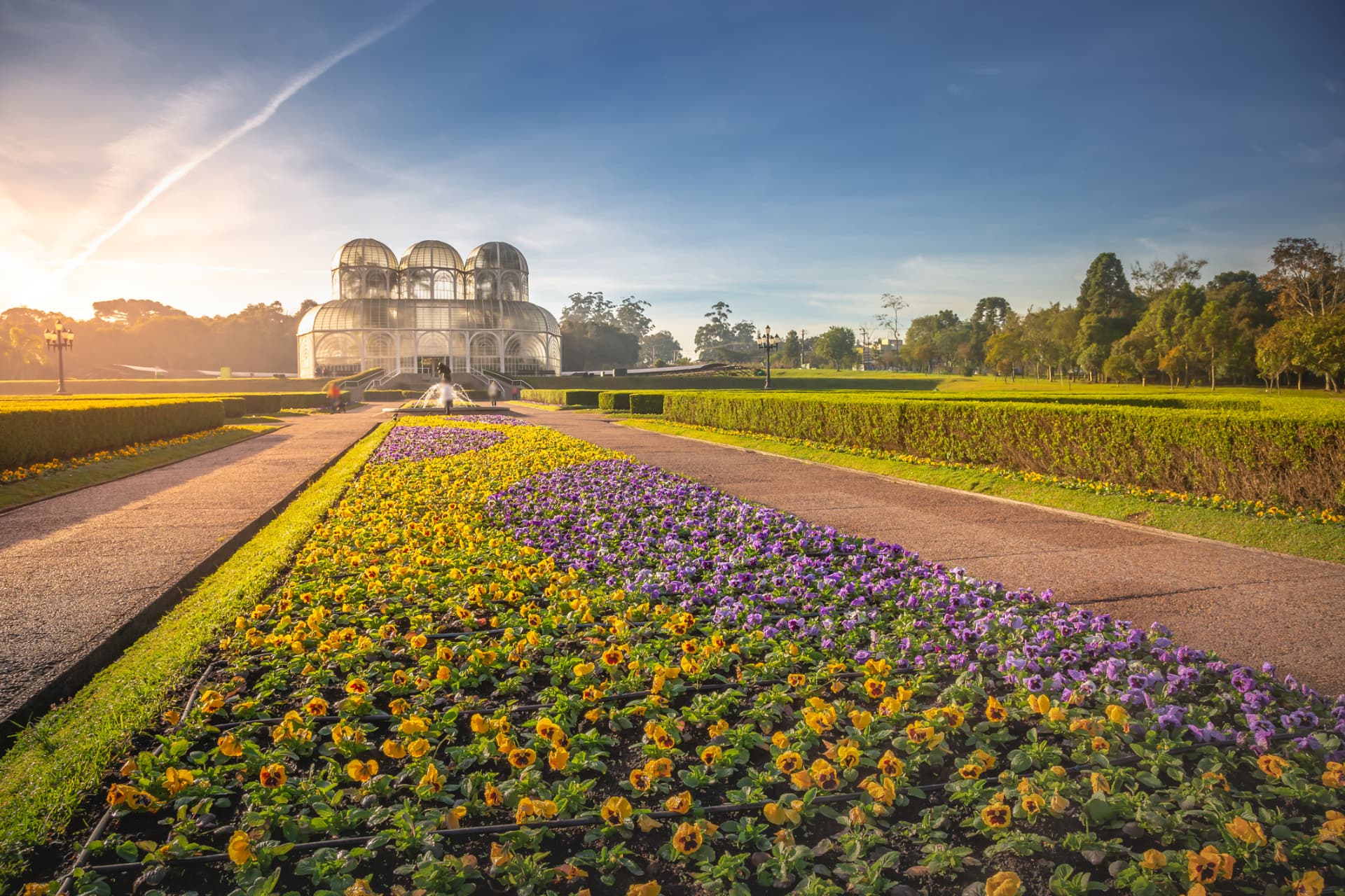 Estufa e jardins floridos do Jardim Botânico de Curitiba